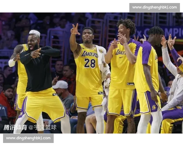 热火湖人第四场鏖战詹姆斯对决巴特勒成系列赛转折点关键夜巨星表现左右胜负走势